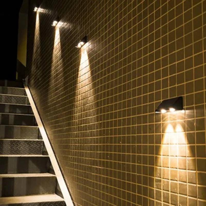Lanterne solaire contemporaine pour chemin