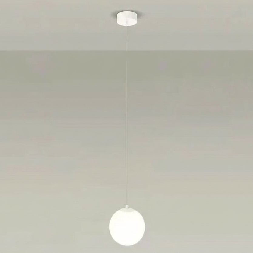Suspension globe en verre opale nordique Solvara