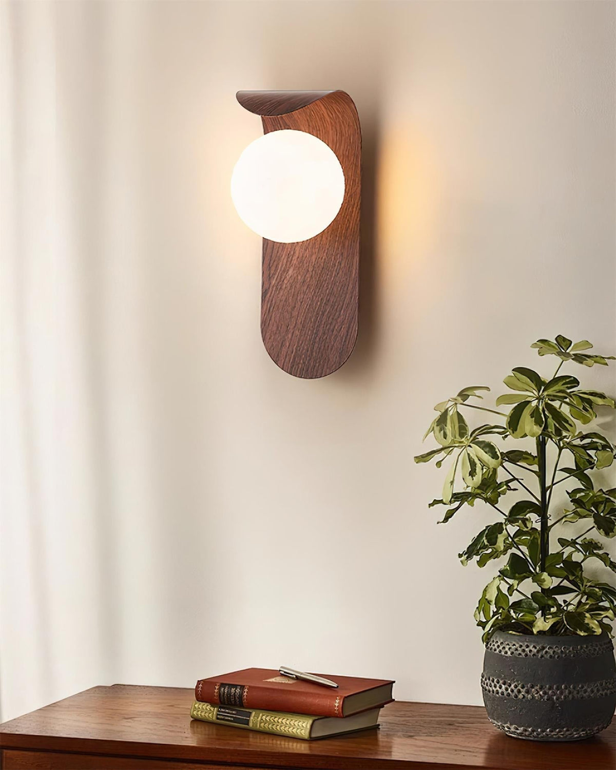 Applique murale globe minimaliste en bois Velmara