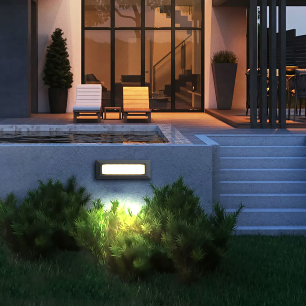 Éclairage moderne LED pour terrasse et marches extérieur
