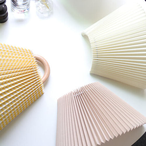 Lampe murale plissée contemporaine