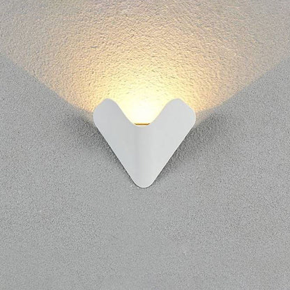 Lampe murale extérieure minimaliste en métal triangulaire