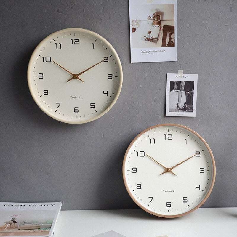 Horloge murale en bois scandinave élégante