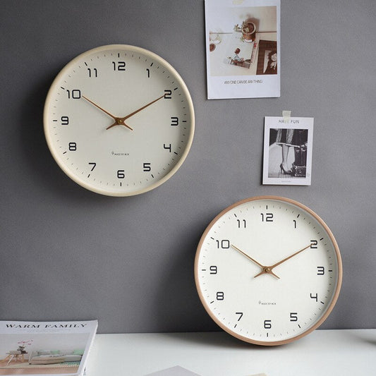 Horloge murale en bois scandinave élégante