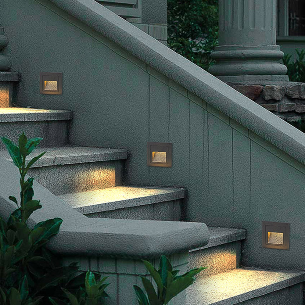 Éclairage moderne à LED pour terrasse et marches
