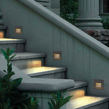 Éclairage moderne à LED pour terrasse et marches