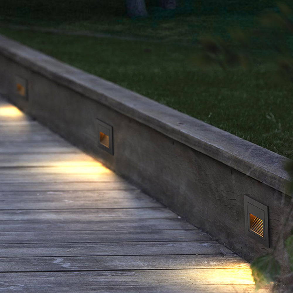 Éclairage moderne à LED pour terrasse et marches