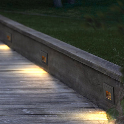 Éclairage moderne à LED pour terrasse et marches