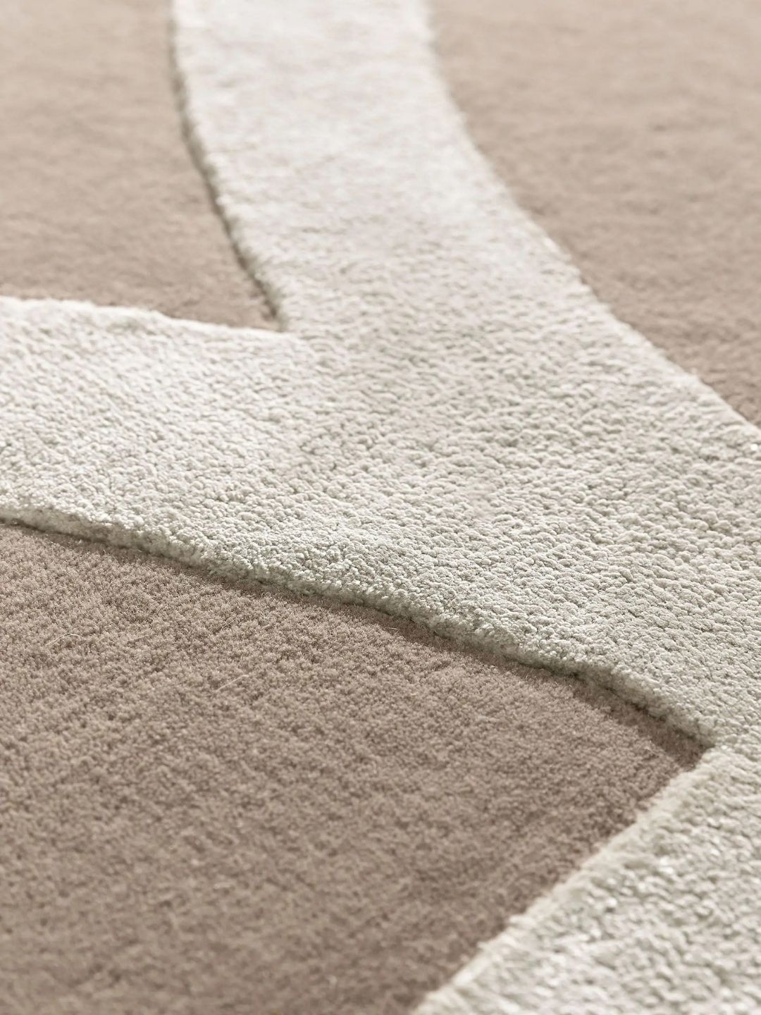 Tapis moderne en laine crème pour salon