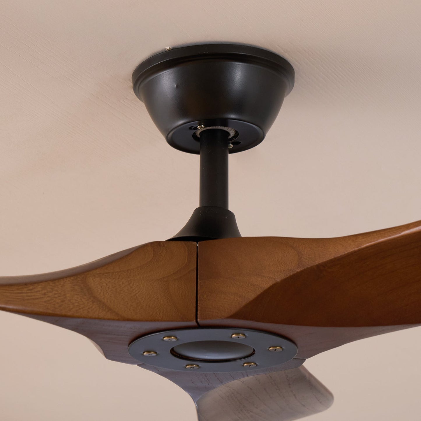 Ventilateur de plafond moderne en bois