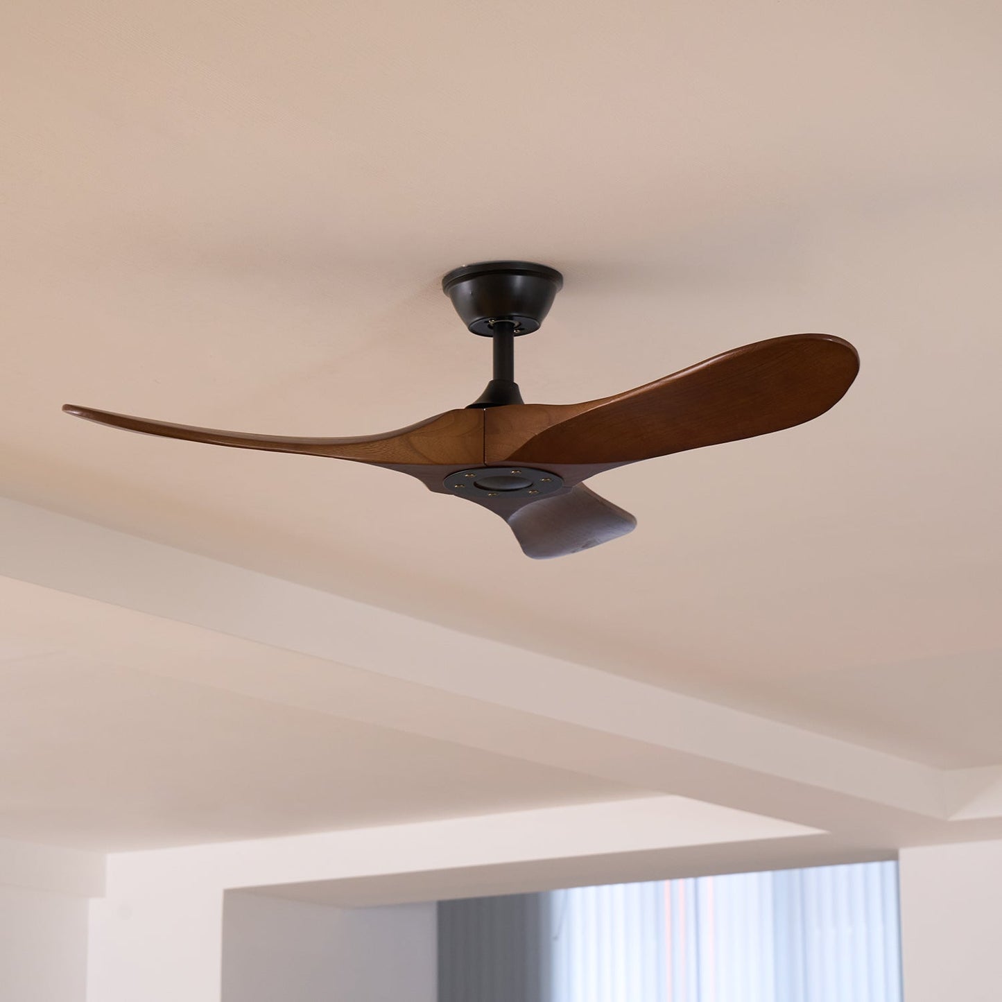 Ventilateur de plafond moderne en bois