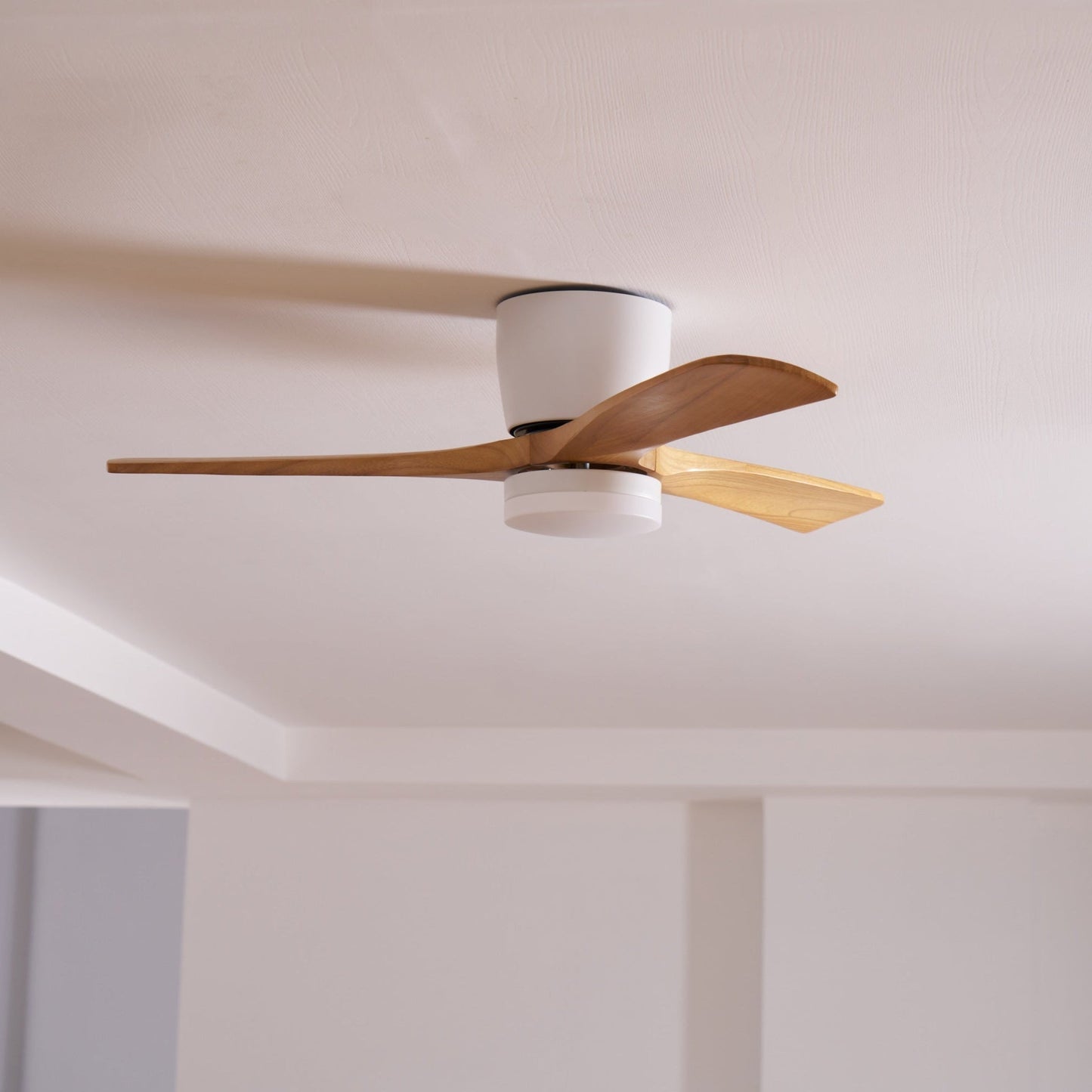 Ventilateur de plafond moderne en bois avec lumière LED