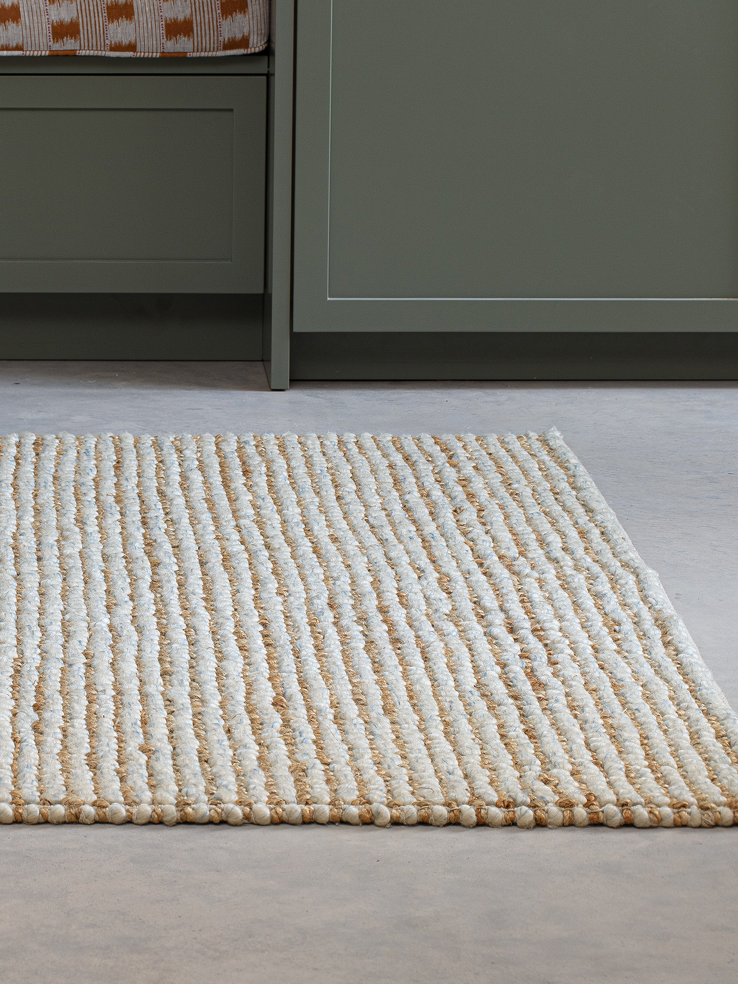 Beige wool-jute rug