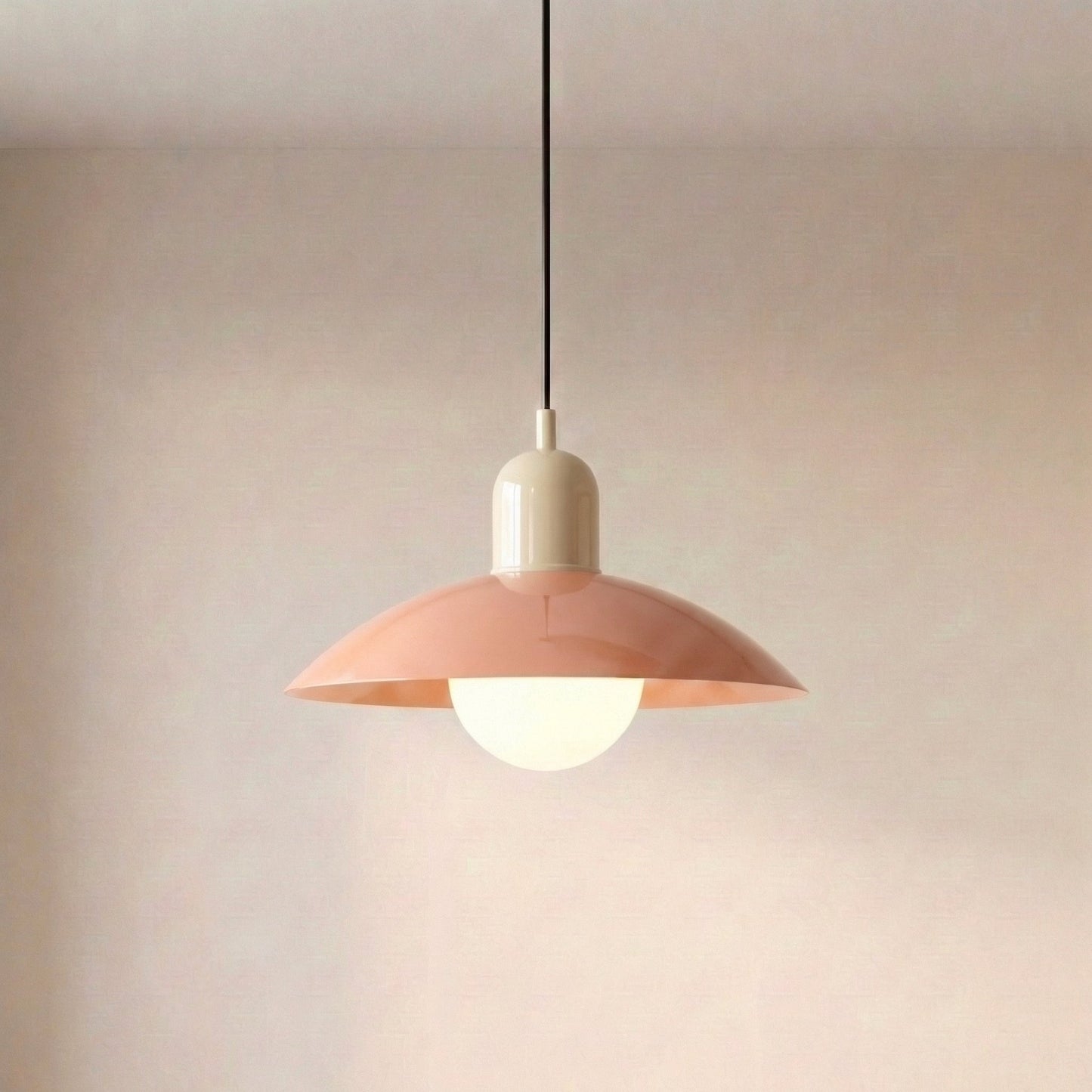 Suspension moderne au design coloré