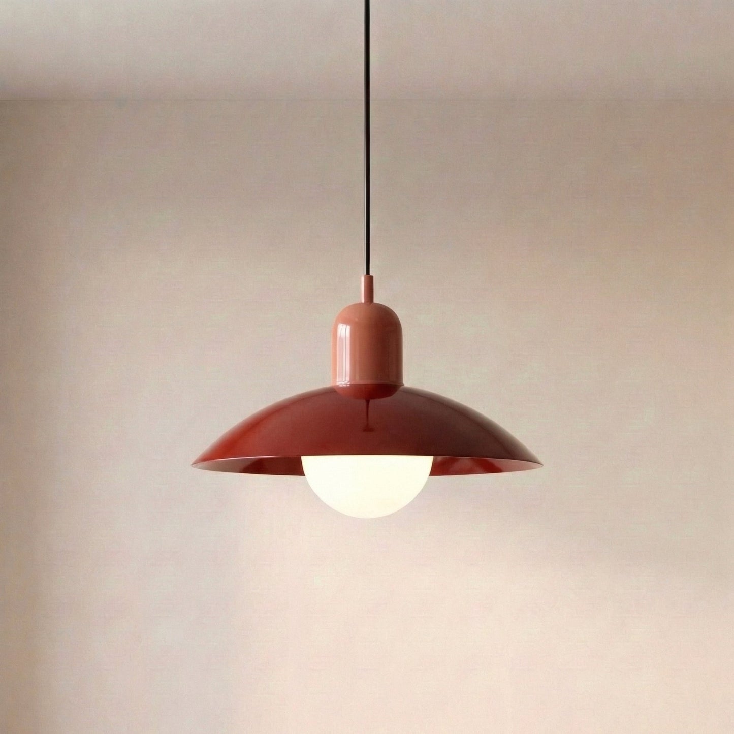 Suspension moderne au design coloré