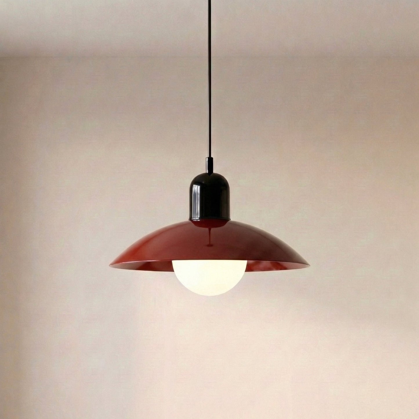 Suspension moderne au design coloré