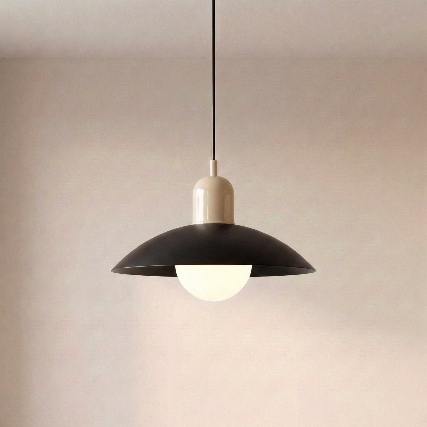 Suspension moderne au design coloré