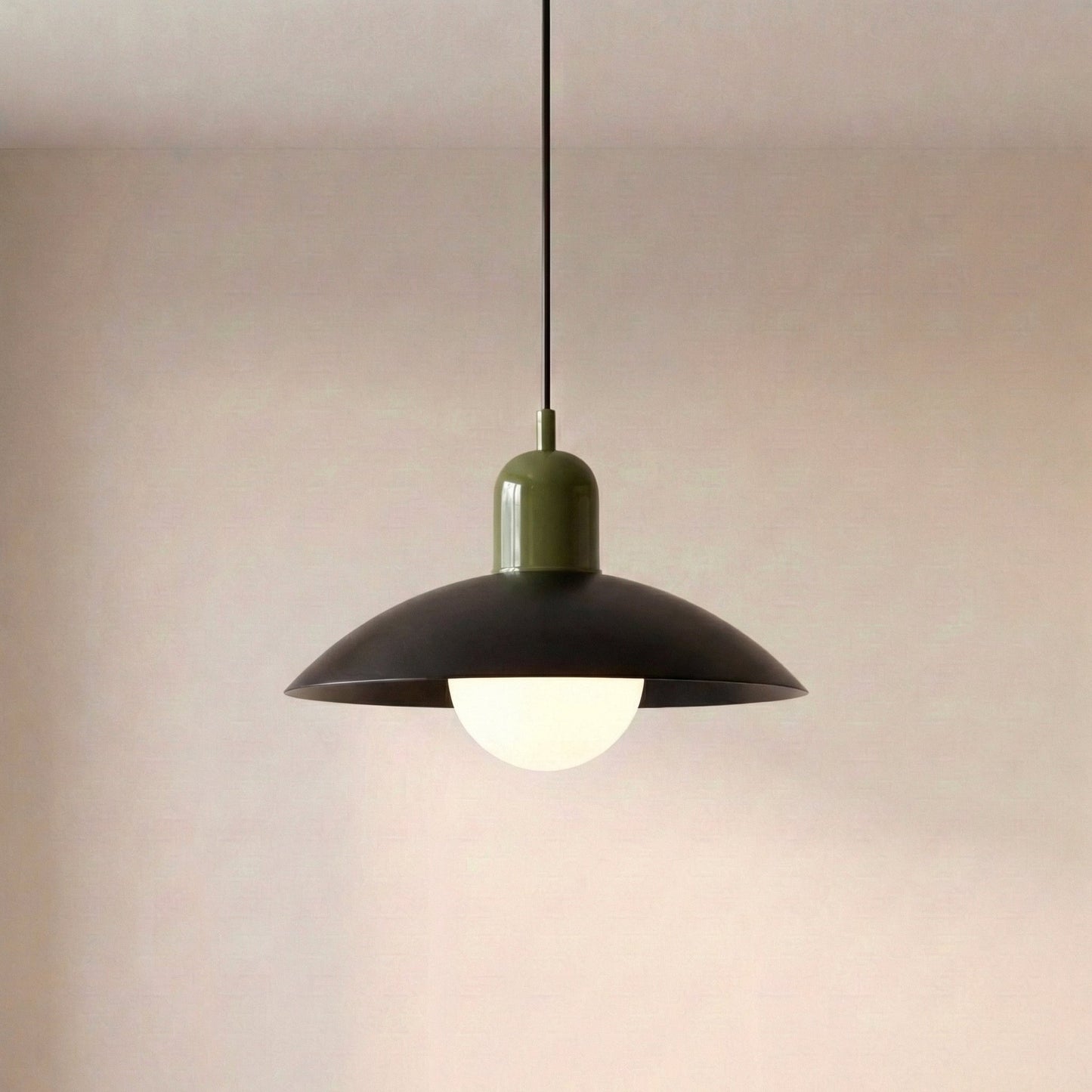 Suspension moderne au design coloré