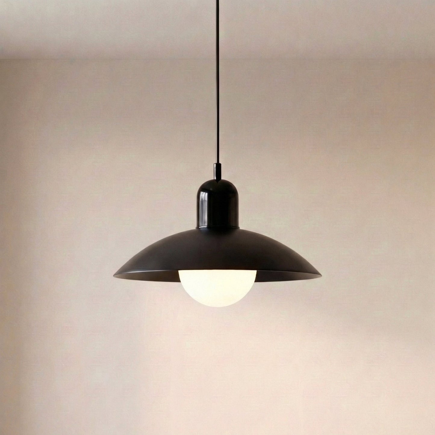 Suspension moderne au design coloré