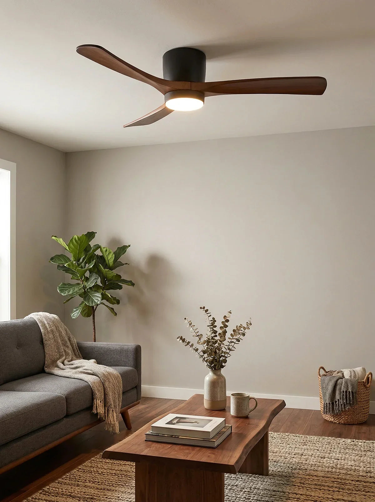 Ventilateur de plafond moderne avec pales en bois et lumière intégrée