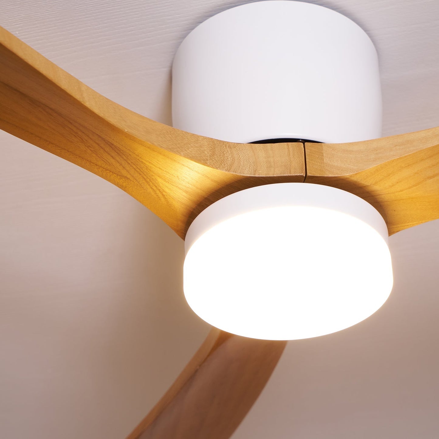 Ventilateur de plafond moderne en bois avec lumière LED
