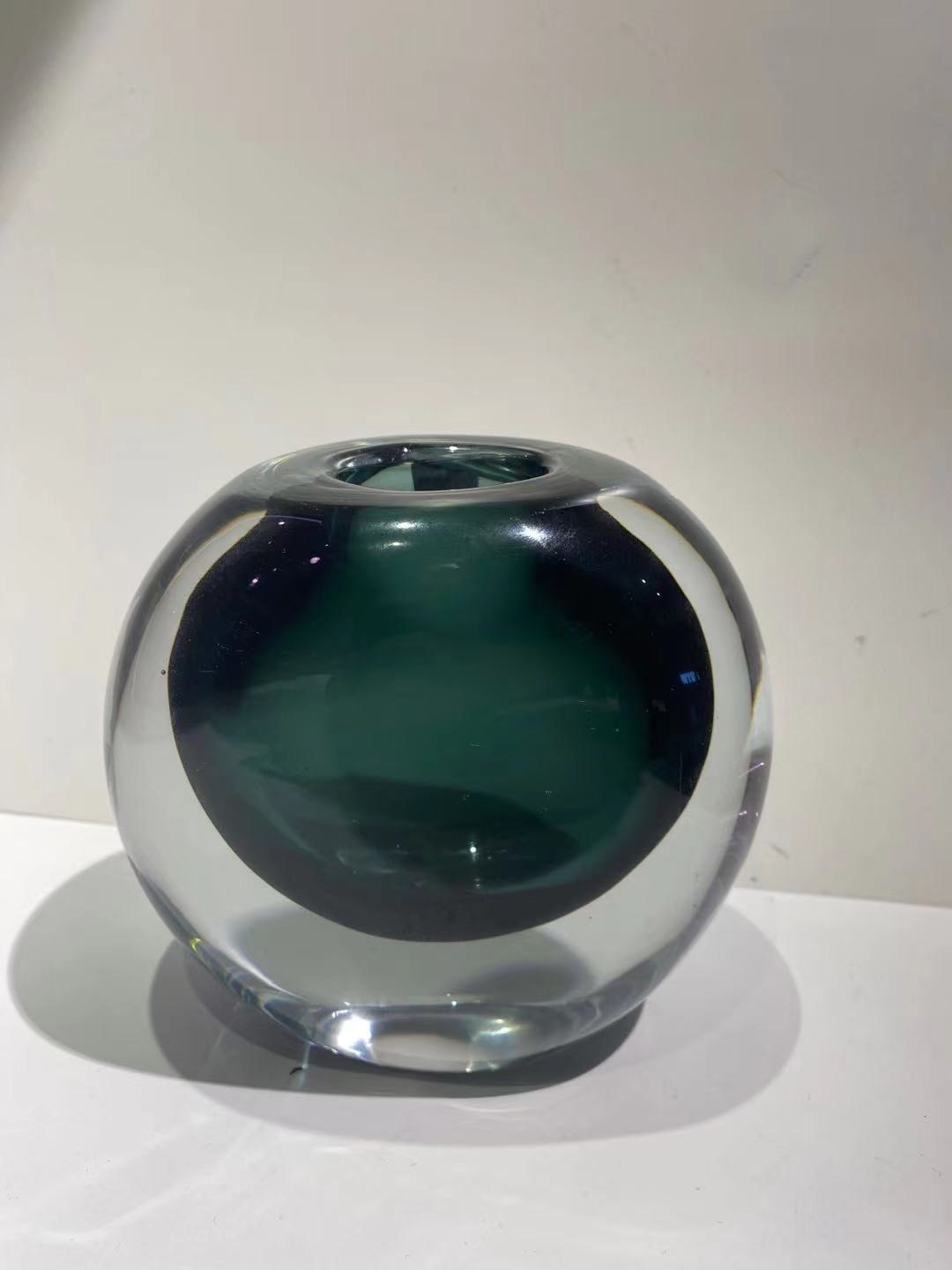 Vase en verre élégant – Art et savoir-faire intemporels