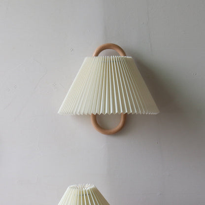 Lampe murale plissée contemporaine