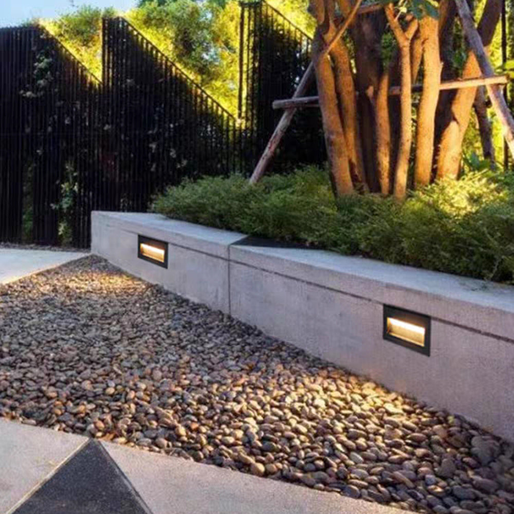 Éclairage moderne à LED pour terrasse et marches