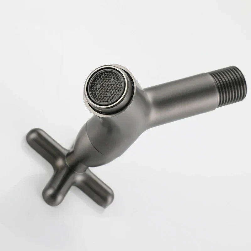 Robinet d'eau froide en laiton mural