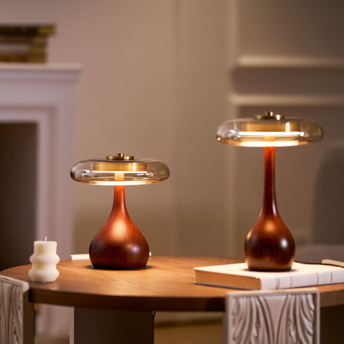 Lampe à poser en noyer style mi-siècle moderne Quilven