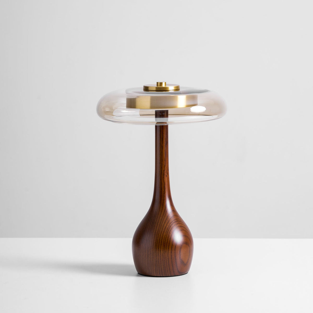 Lampe à poser en noyer style mi-siècle moderne Quilven