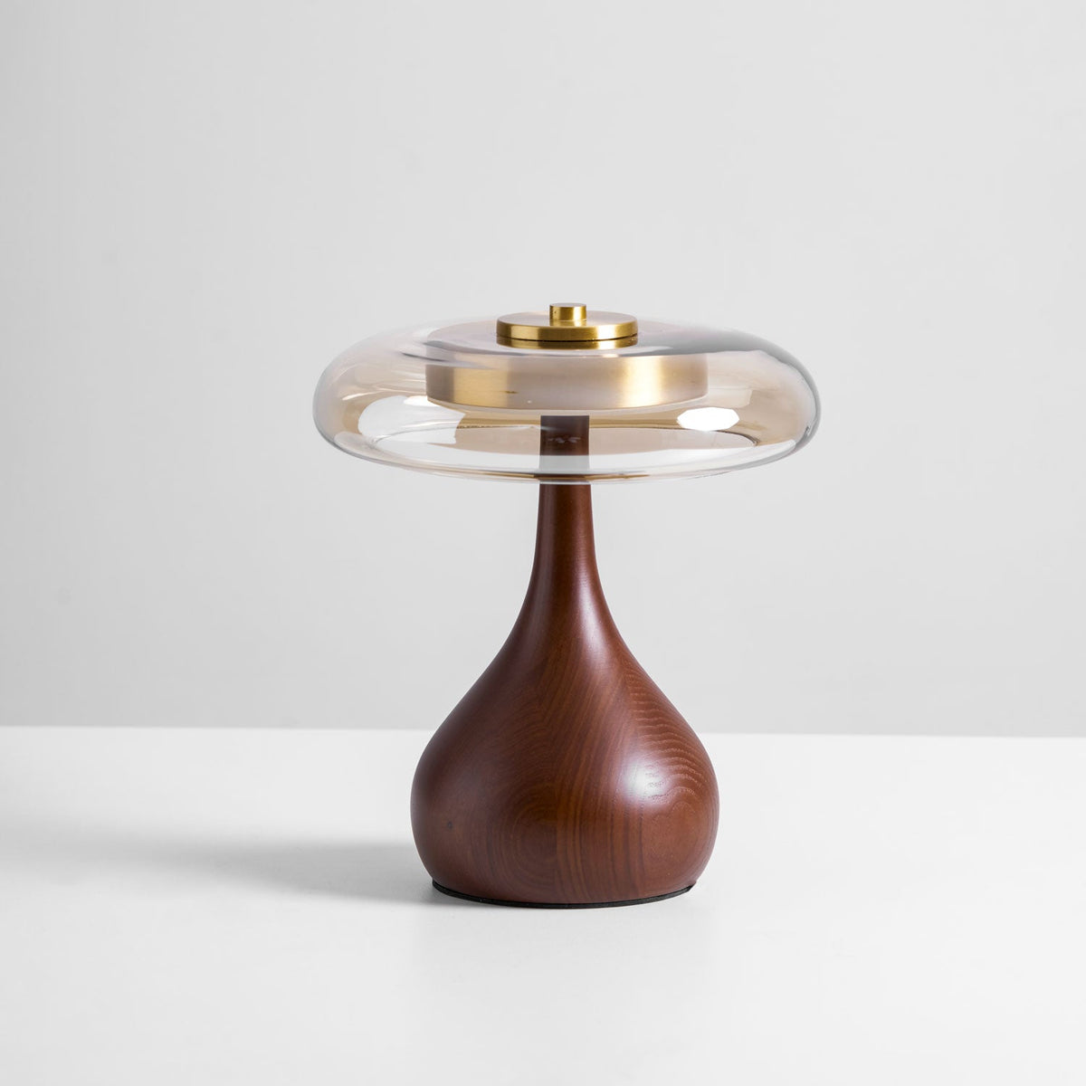 Lampe à poser en noyer style mi-siècle moderne Quilven