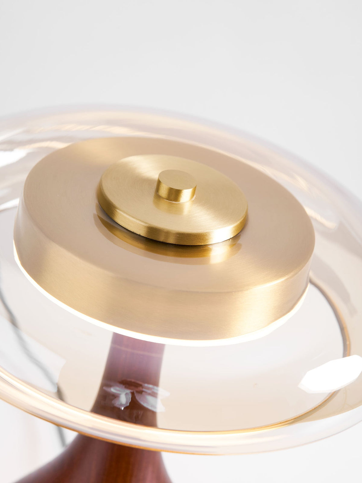 Lampe à poser en noyer style mi-siècle moderne Quilven