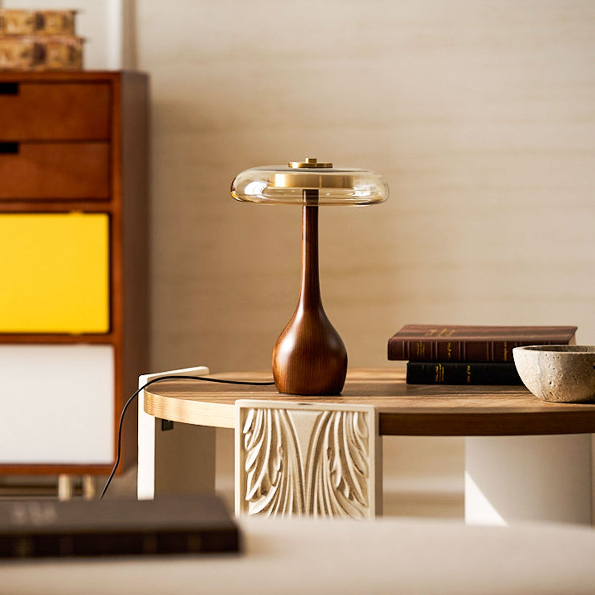 Lampe à poser en noyer style mi-siècle moderne Quilven