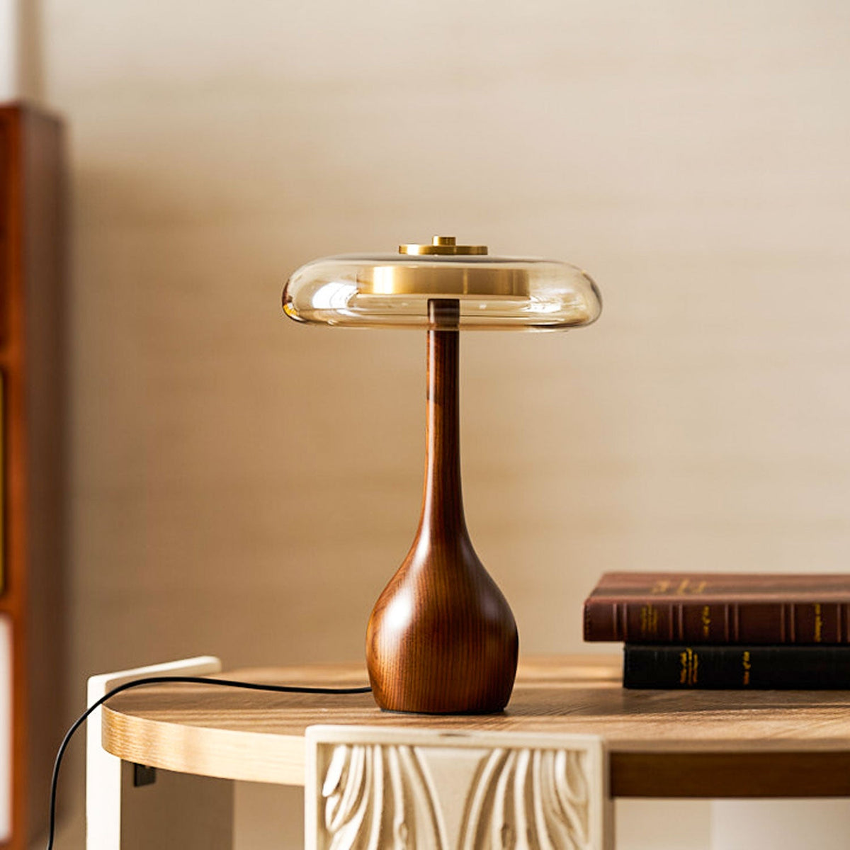 Lampe à poser en noyer style mi-siècle moderne Quilven