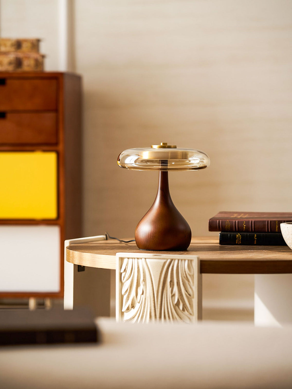 Lampe à poser en noyer style mi-siècle moderne Quilven