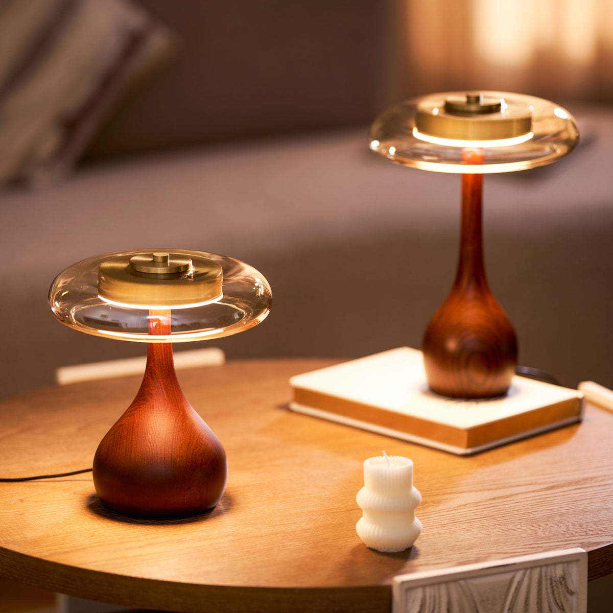 Lampe à poser en noyer style mi-siècle moderne Quilven