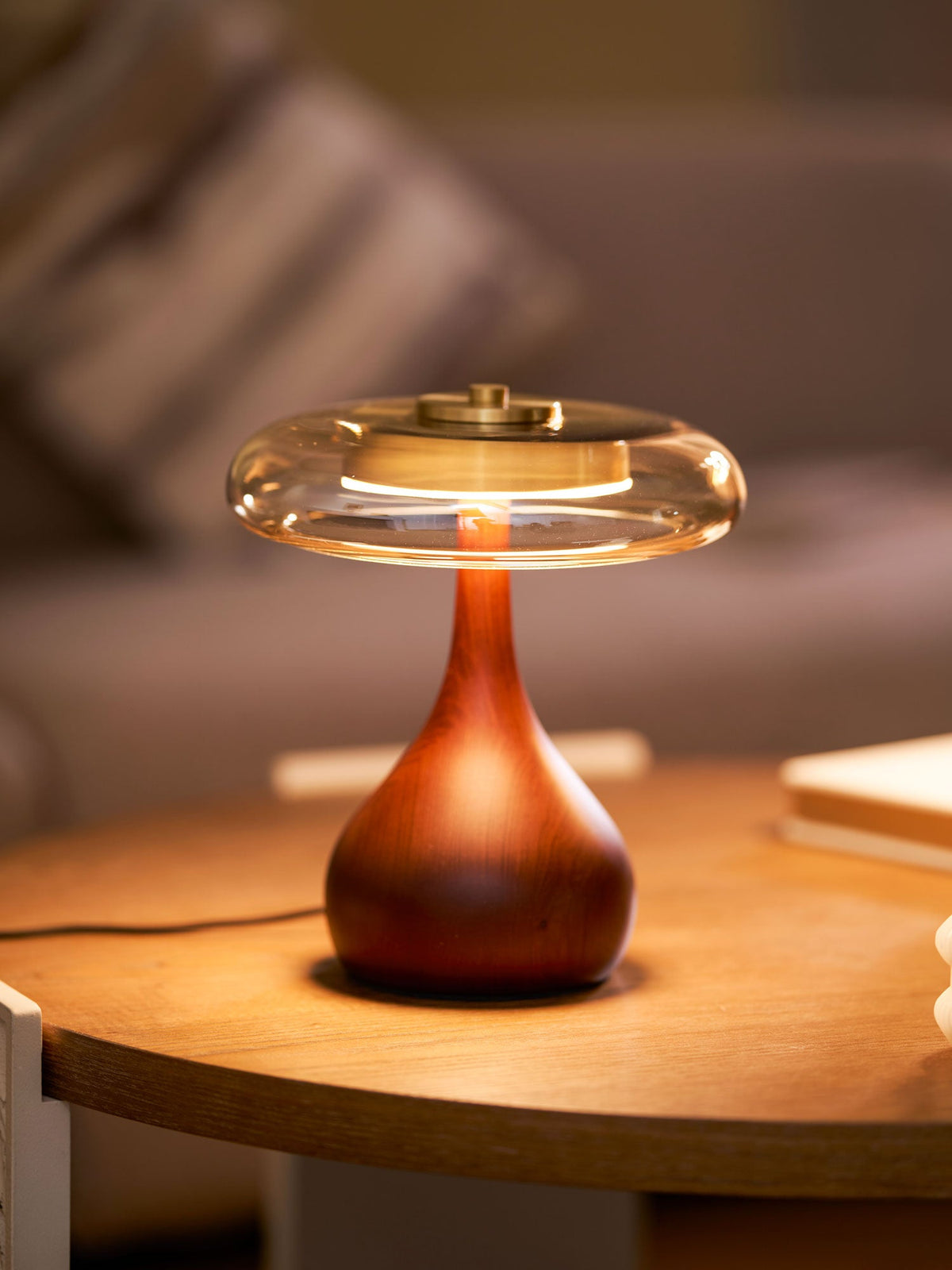 Lampe à poser en noyer style mi-siècle moderne Quilven
