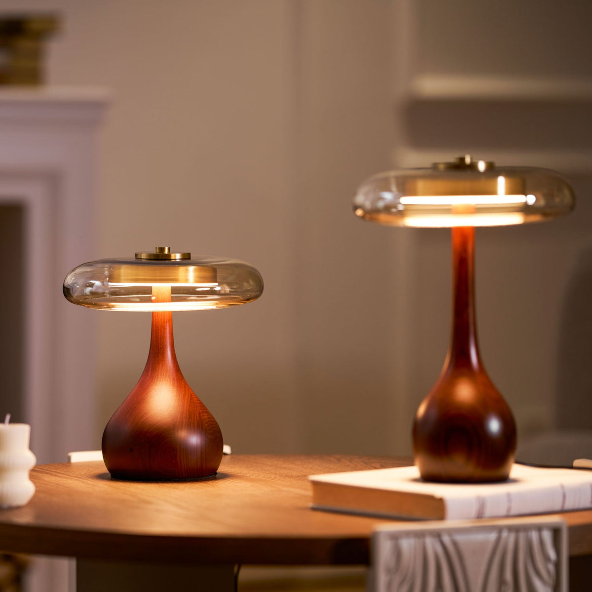 Lampe à poser en noyer style mi-siècle moderne Quilven