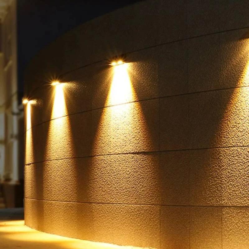 Lanterne solaire contemporaine pour chemin