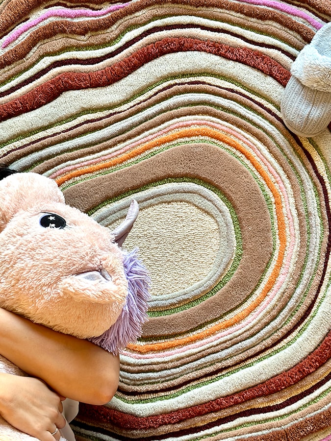 Textured wool rug made of wool