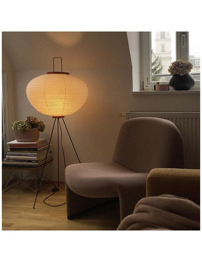 Lampe sur pied en papier japonais sculptural