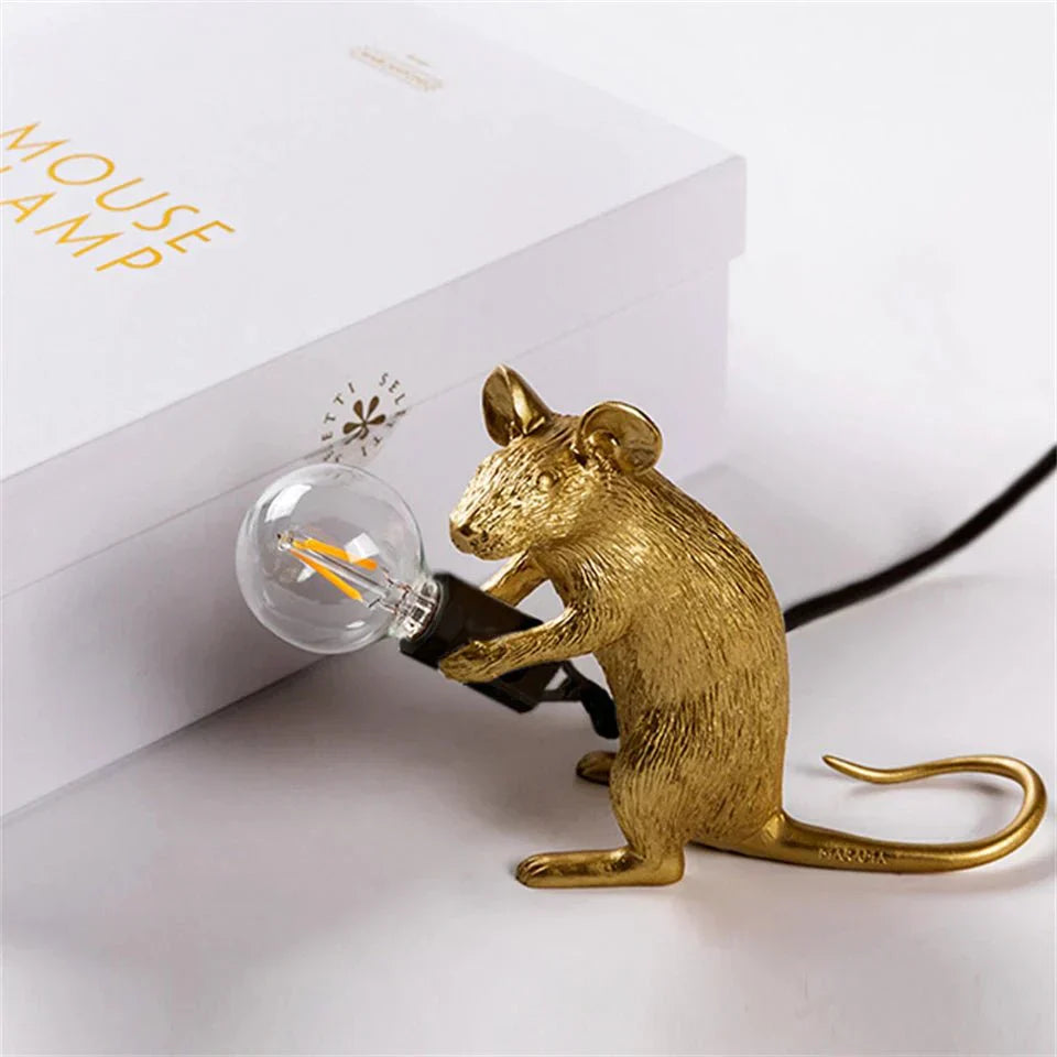 L'Explorateur Curieux – Une Lampe Souris Ludique
