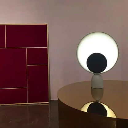 Lampe de table en forme de bol sculptural