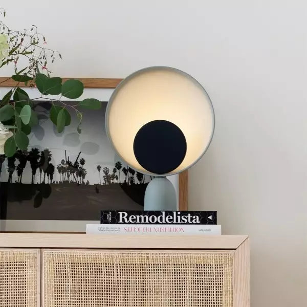 Lampe de table en forme de bol sculptural