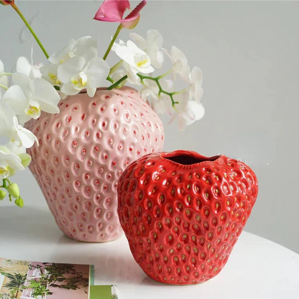 Vase décoratif en forme de fraise en céramique