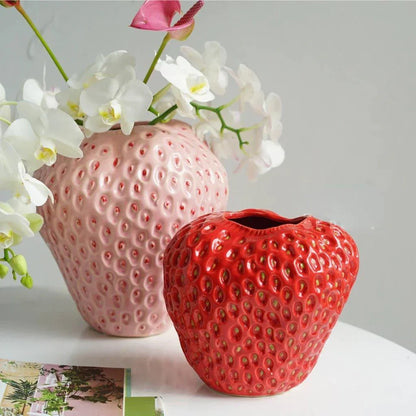 Vase décoratif en forme de fraise en céramique