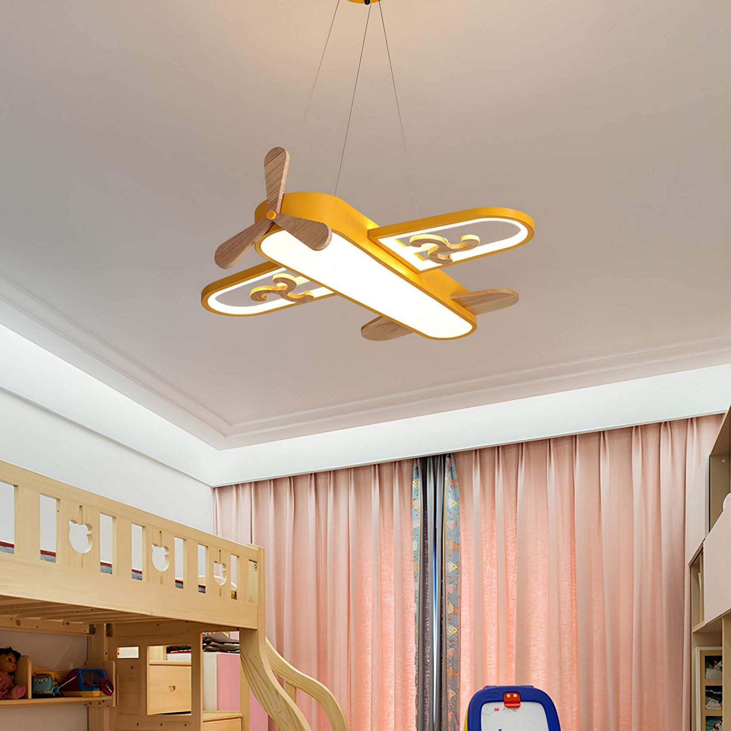 Lustre suspendu en forme d'avion charmant à LED pour enfants