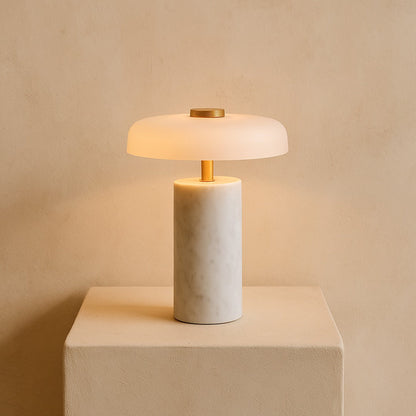 Lampe de table Jorvane en marbre nordique
