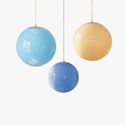 Suspension en forme de globe en verre torsadé